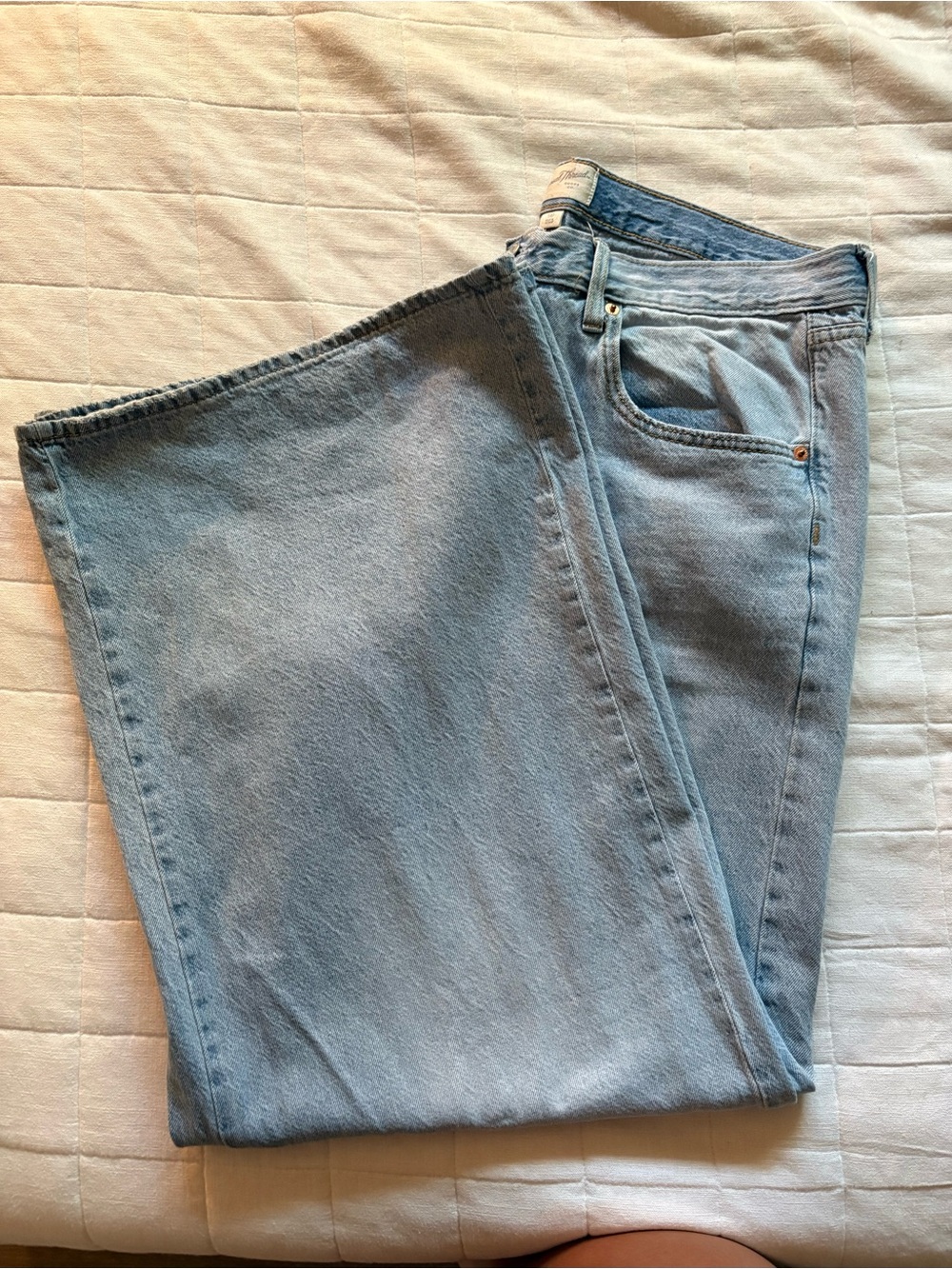Universal Thread Women’s Ultra Baggy Jeans